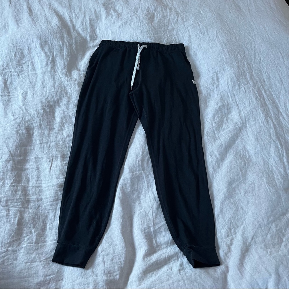 Vuori Joggers in Black size smalll